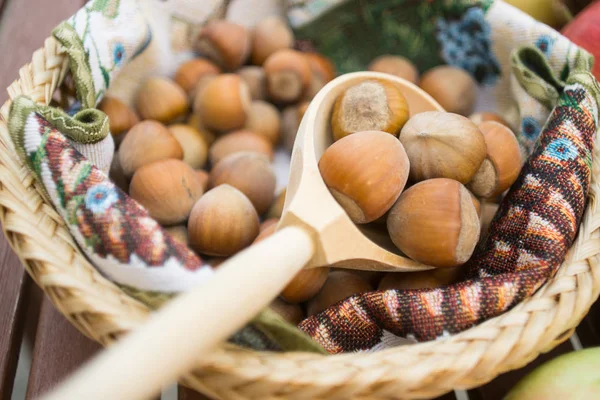 Högen Hasselnötter Korgen Marknaden Hösten — Stockfoto