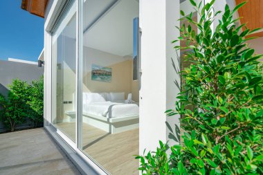 gerçek lüks iç tasarım havuzlu villa ile rahat kral yatak odasında yatak yüksek kaldırdı tavan ev, ev, Bina ile