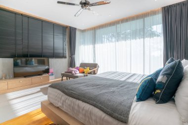 ev veya ev ışık ve parlak alan ve televizyon ile yatak odasında gerçek lüks Iç Tasarım