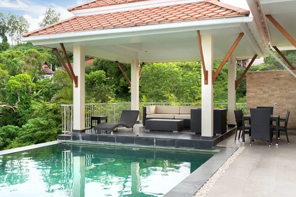 Casa exterior design pavilhão de piscina villa — Fotografia de Stock