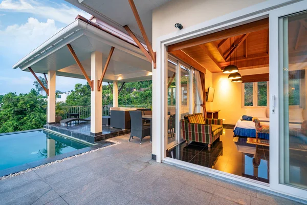 Casa exterior design pavilhão de piscina villa e quarto — Fotografia de Stock