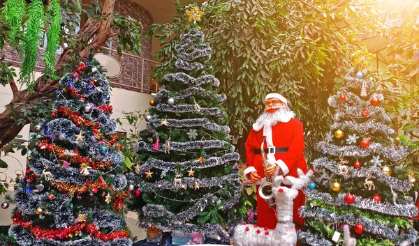 Decorações Árvore Natal Com Papai Noel Renas Decoração Férias Inverno — Fotografia de Stock