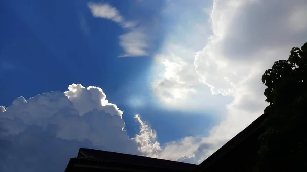 White clouds with blue sky in background, clouds in horizon blue sky — Stock Photo, Image