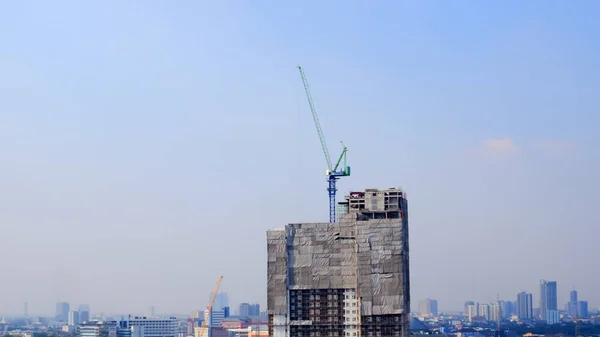 Building under construction with crane in Bangkok city of Thailand — Stock Photo, Image