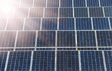 Güneş ışığı ile güneş paneli dokusuna yakın çekim