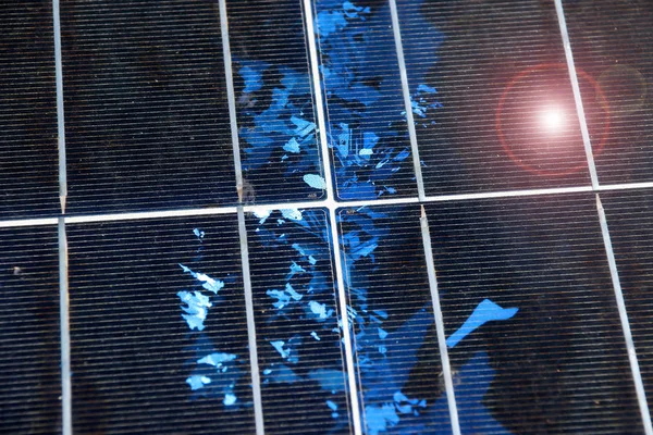 Close-up de textura do painel solar com luz solar — Fotografia de Stock