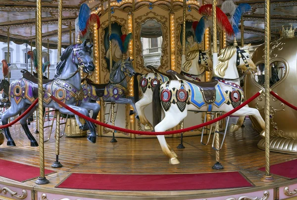 Carrossel Retrô Com Cavalos Coloridos Luzes — Fotografia de Stock