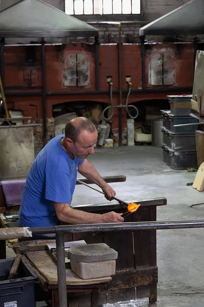 Artisanat Travaillant Dans Une Usine Verre Traditionnelle Île Murano Près — Photo