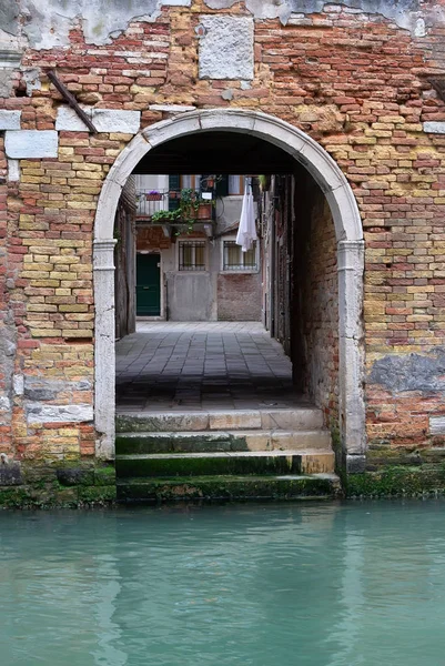 Venise Italie Vue Sur Rue Avec Vieux Mur Briques Entrée — Photo