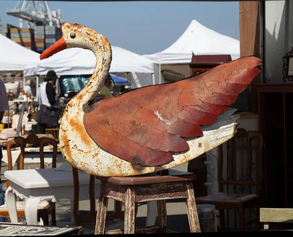 Flea market. Rusty swan. — Stock Photo, Image