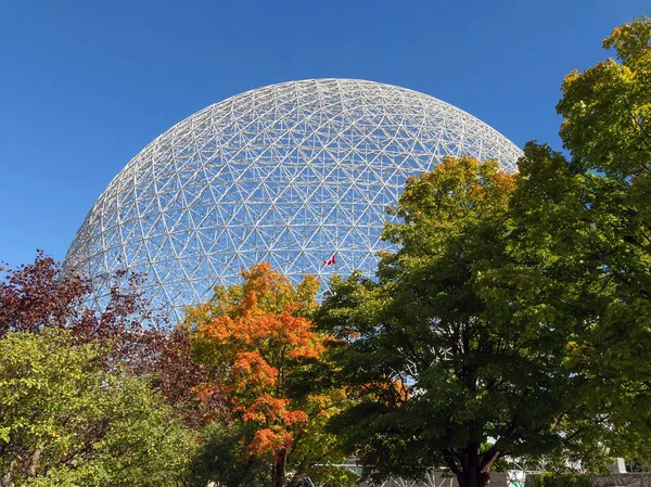 Montreal Biosphere i höst. — Stockfoto