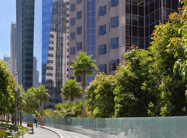 Camino en Salesforce Transit Center jardín en la azotea. San Francisco, Ca —  Fotos de Stock