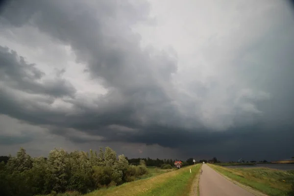 Dark Storm Moln Ovanför Floden Och Vall Hollandse Ijssel Moordrecht — Stockfoto