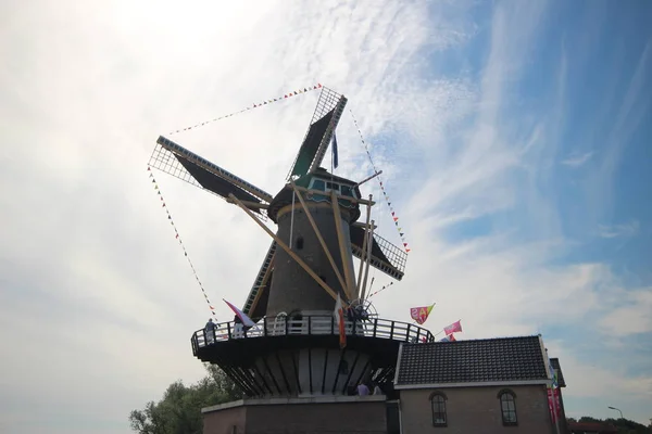 Wiatrak Windlust Nieuwerkerk Aan Den Ijssel Flagi Narodowe Święto Wiatraka — Zdjęcie stockowe