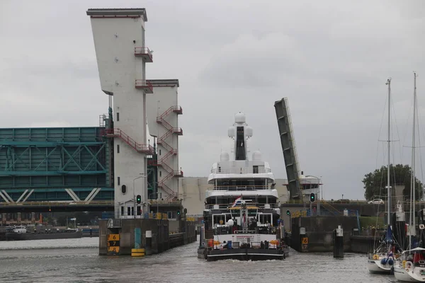 Augusti 2018 Nederländerna Fartyget Megayacht Lonian Mellan Floderna Gouda Och — Stockfoto