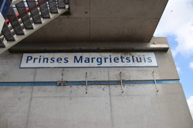 Prinses Margrietsluis köprüsünde yıkamak karmaşık Friesland Ijsselmeer ile bağlanmak için lemmer kasabasında