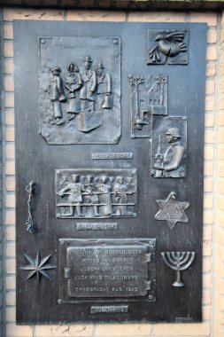 2. Dünya Savaşı sırasında Almanlar tarafından öldürüldü Yahudi halkının hatırlamak Moordrecht mezarlığı Anıtı tabağına.