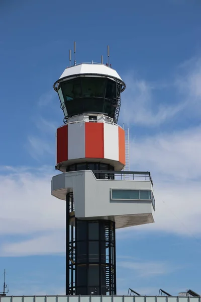 Flugsicherungsturm Des Haager Flughafens Rotterdam Mit Blauem Himmel — Stockfoto