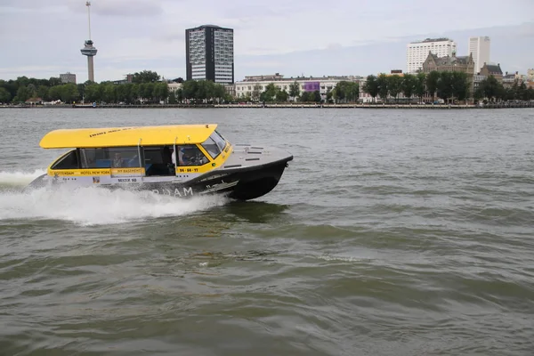Vatten Taxi Med Hög Hastighet Floden Nieuwe Maas Rotterdam Som — Stockfoto