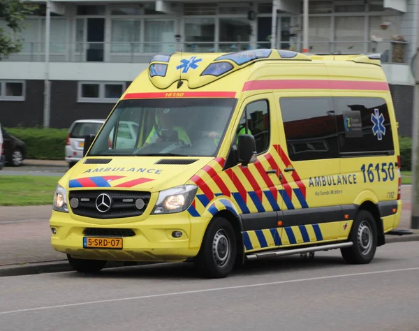 Ambulance Actie Nieuwerkerk Aan Den Ijssel Nederland — Stockfoto