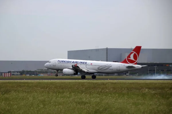 Jph Turkse Luchtvaartmaatschappijen Airbus A320 232 Landing Luchthaven Schiphol 18L — Stockfoto