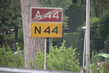 Hollanda bölgesel yol N44 olarak işaretler Wassenaar durur A44 otoyolu ve otoyolu devam.