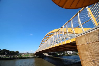 Hogeweidebrug Utrecht Amsterdam Ren kanalda üzerinden Hollanda'da trafiği için ismini parlak sarı Köprüsü