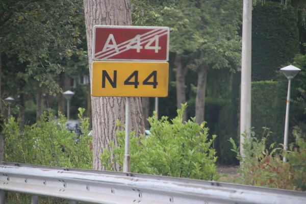 Hollanda bölgesel yol N44 olarak işaretler Wassenaar durur A44 otoyolu ve otoyolu devam.