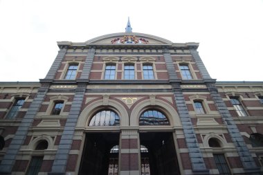 Kral Willem-Alexander Lahey, Hollanda Kraliyet ahırları Kuyu yapımı.