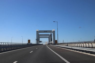 Otoyolda A15 Hollanda'nın Rotterdam, Botlek liman Botlekbrug ismini Köprüsü.