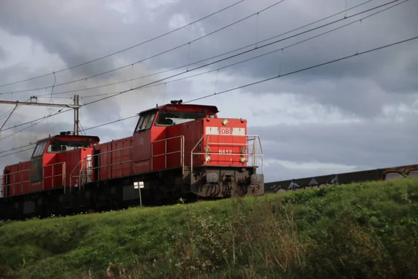 Locomotora Tren Para Tren Mercancías Está Funcionando Vía Férrea Nieuwerkerk —  Fotos de Stock