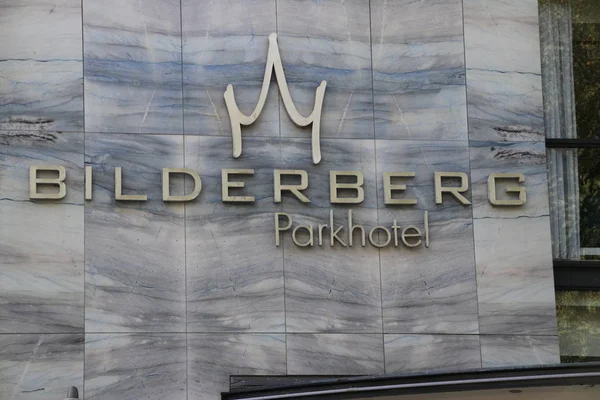 Bilderberg Park Hotel Rotterdam şehir merkezinde Westersingel üzerinde duvar üzerinde logo.