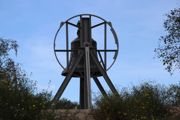 Grande Cloche Sur Place Mémoire Waalsdorpervlakte Dans Les Dunes Près — Photo