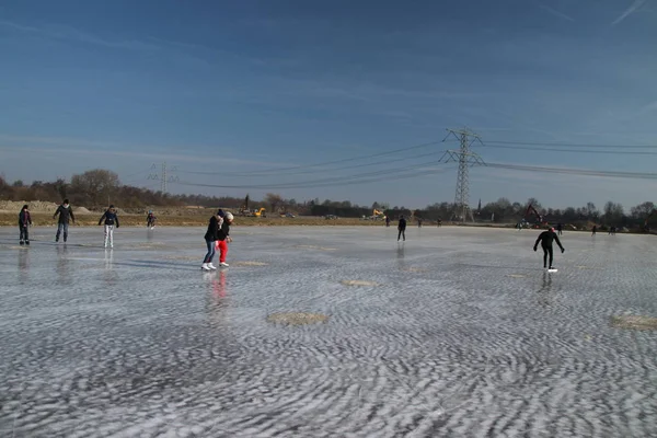 Kinderen Proberen Schaatsen Het Water Hennipgaarde Zevenhuizen Nederland — Stockfoto