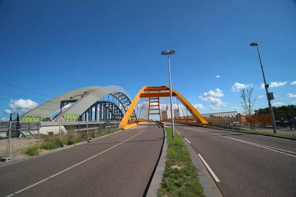 Gele Hogeweidebrug Hangbrug Utrecht Met Gescheiden Doorgangen Voor Verkeer Voor — Stockfoto