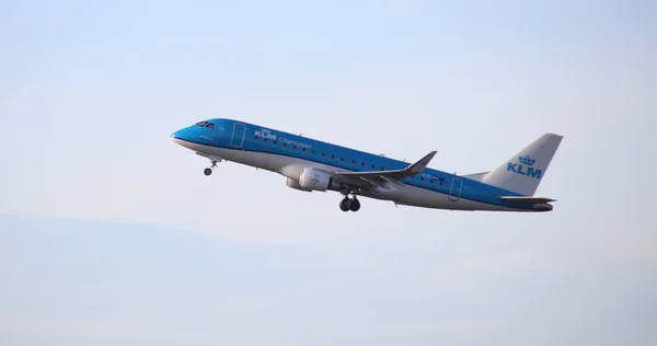 Exs Klm Cityhopper Embraer Erj 175Std Sale Desde Kaagbaan Schiphol — Foto de Stock