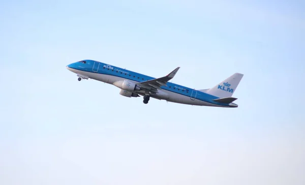 Exz Klm Cityhopper Embraer Erj 175Std Sale Desde Kaagbaan Schiphol — Foto de Stock