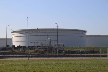 Hollanda Rotterdam liman Maasvlakte ve Europoort limanındaki terminallerin depolama tankları.