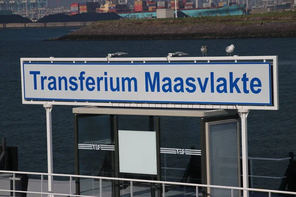 Transferium För Vattenbuss Maasvlakte Hamnen Rotterdam Nederländerna Arbetstagare Fabriker Kommer — Stockfoto