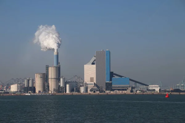 Pára Vychází Komín Uhelné Elektrárny Engie Přístavu Rotterdam Maasvlakte Nizozemsku — Stock fotografie