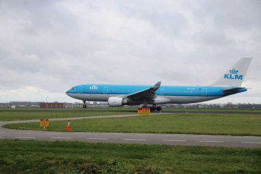 PH-AÖF Klm Royal Hollanda Hava Yolları'nın Airbus A330-203 Polderbaan (18r - 36l) Hollanda'da Amsterdam schiphol Havaalanı üzerinde çıkış.