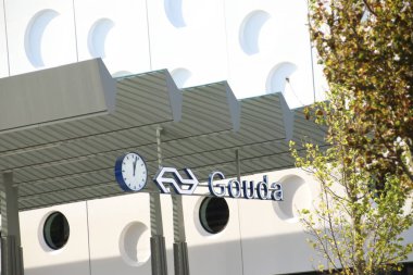Tren İstasyonu şehir Gouda Bloemendaal üzerinde arka üstünde giriş, ilçe