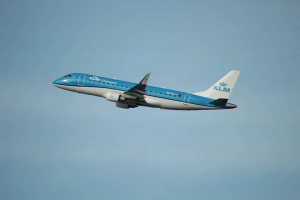 Exj Klm Cityhopper Embraer Erj 175Std Sale Desde Kaagbaan Schiphol — Foto de Stock