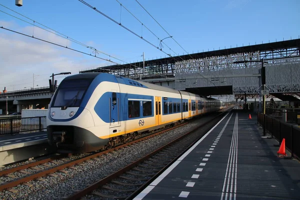 Aralık 9 2018 - Bleiswijk Hollanda - yeni railwaystation andan itibaren kullanılacak adında Zoetermeer Lansingerland daha sonra da hafif raylı sistem randstadrail birinci katta bulunan