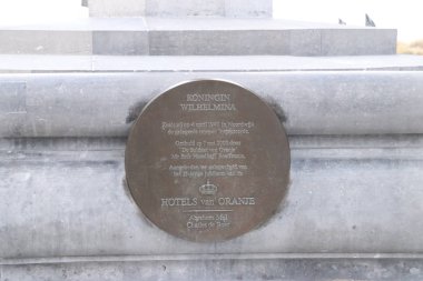 Eski Kraliçe Wilhemina Noordwijk Hollanda Kuzey Denizi boyunca üzerinde heykeli