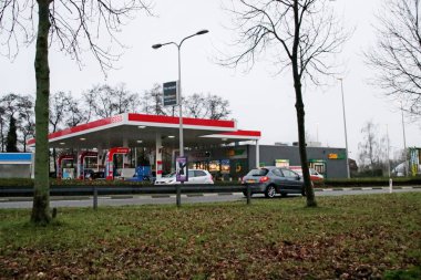 Benzin istasyonu Nieuwerkerk aan den Ijssel bir Esso istasyonuna Metro sürücü çukur ve Spar süpermarket ile oldu