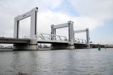 Köprünün en arıza Hollanda ile; Otoyol A15 Rotterdam, üzerinde botlekbrug 