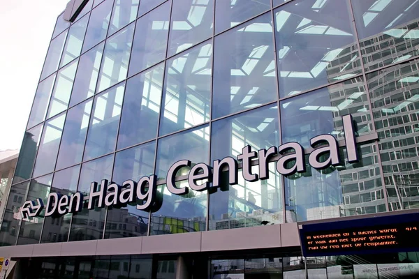 Σιδηροδρομικό Σταθμό Den Haag Centraal Στη Χάγη Της Ολλανδίας — Φωτογραφία Αρχείου