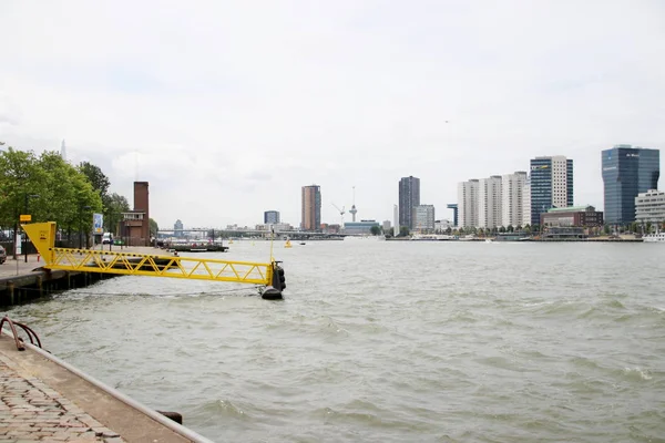 Río Nieuwe Maas Dividiendo Centro Rotterdam Dos Partes Utilizado Para — Foto de Stock
