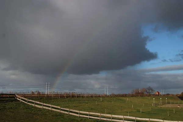 Rainbow Nehir Moerkapelle Hollanda Rotte Üzerinde Karanlık Yağmur Bulutları Ile — Stok fotoğraf